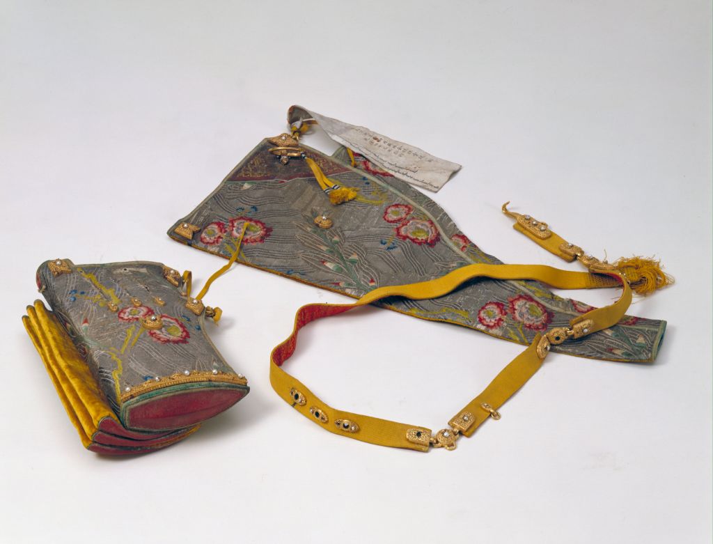 图片[1]-Gold and silver silk satin inlaid beads inlaid with beads-China Archive